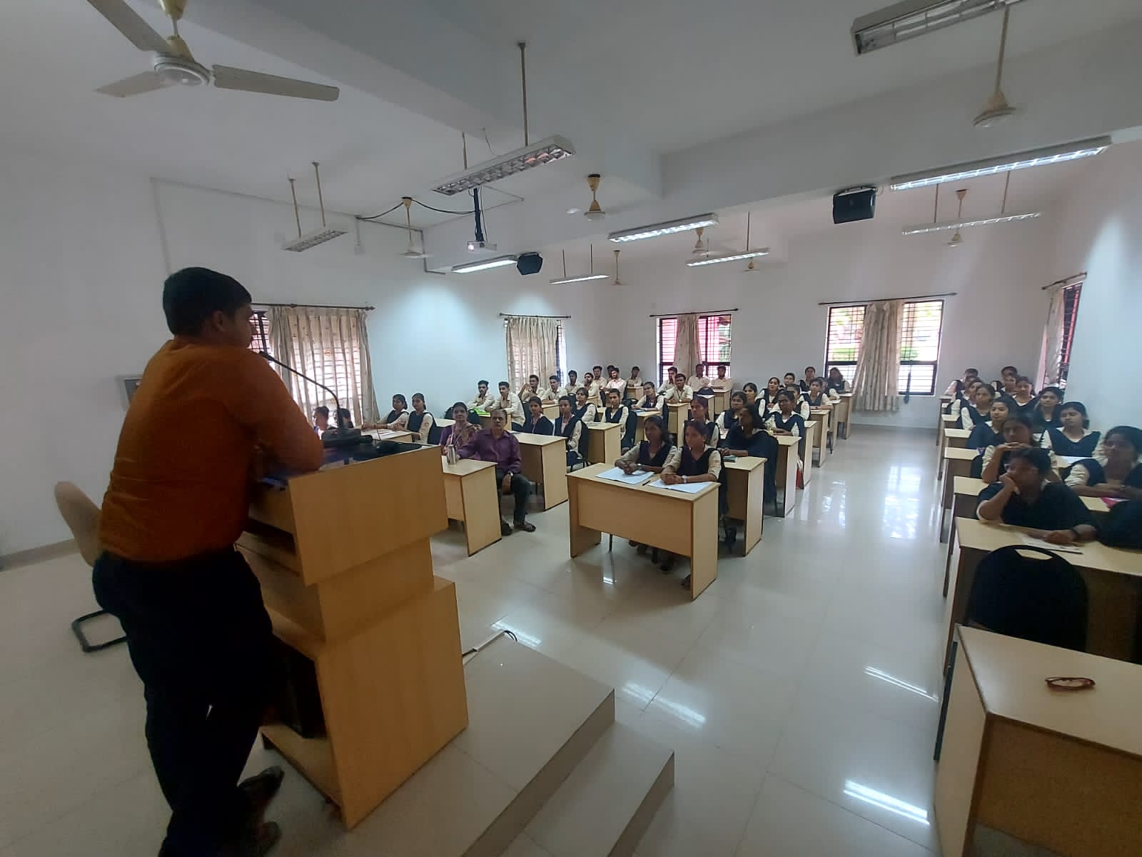 Mr. Shrihari CD sharing his work experiences in Azim Premji foundation and utility of research in enhancing knowledge 